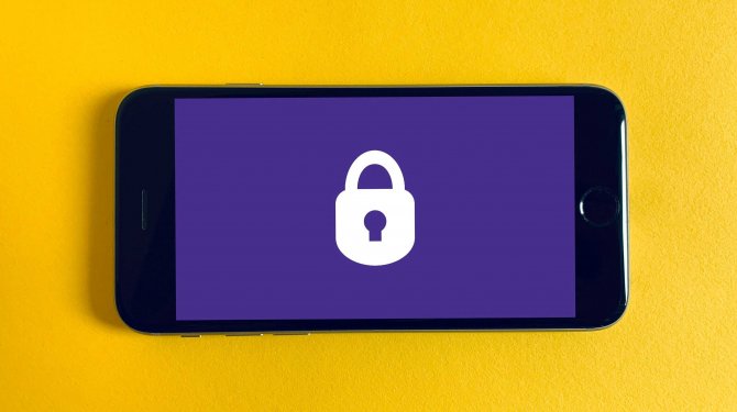 Smartphone with a lock icon on the display as a symbol of data security