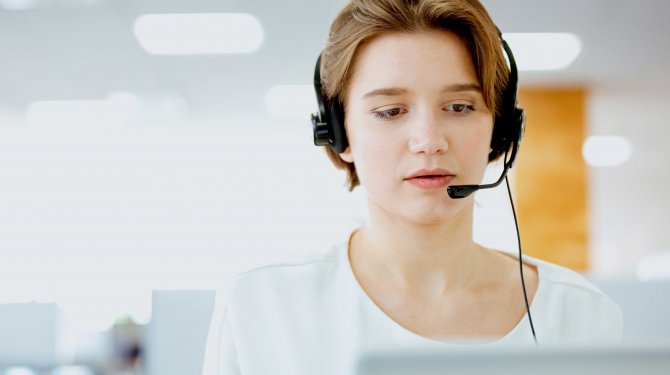 Woman working in support customer service